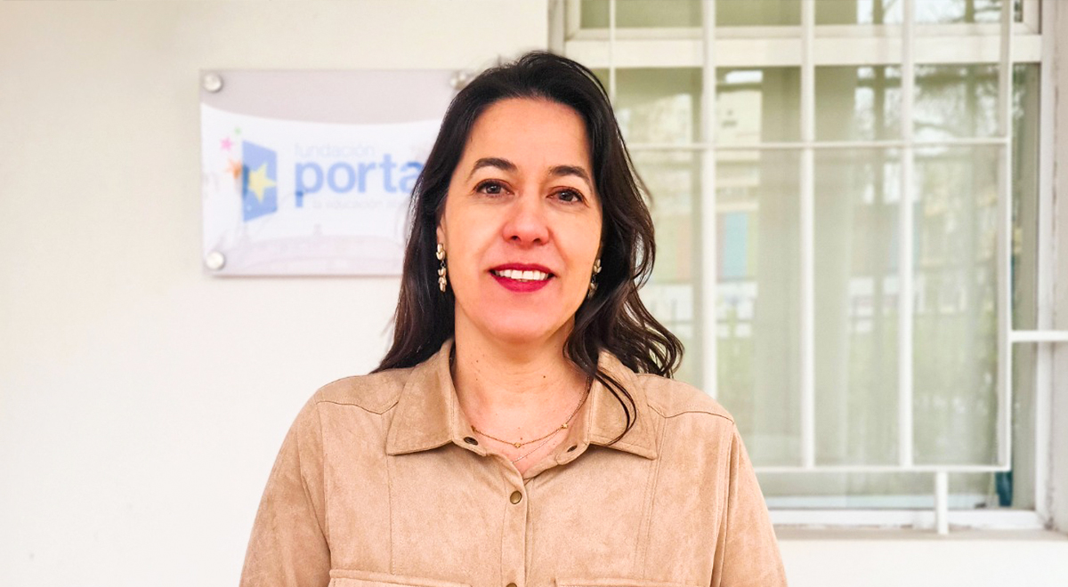 Directora de Fundación Portas, organización que cumple 15 años acompañando la trayectoria que realizan jóvenes de contextos vulnerables desde que inician una carrera en la educación superior hasta que encuentran su primer trabajo.