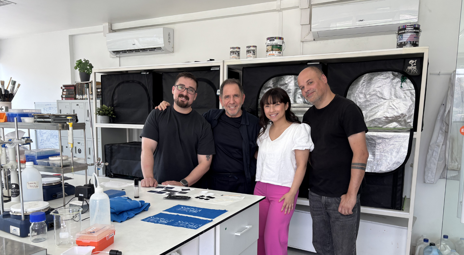  La contaminación atmosférica sigue siendo uno de los principales desafíos ambientales del país. Según cifras de la OCDE (2024), el 98,8% de la población chilena está expuesta a niveles de polución superiores a los recomendados por la OMS. En ese contexto, la startup chilena Photio llevó su innovación a uno de los escenarios más visibles de Latinoamérica: la Gala del Festival de Viña del Mar.