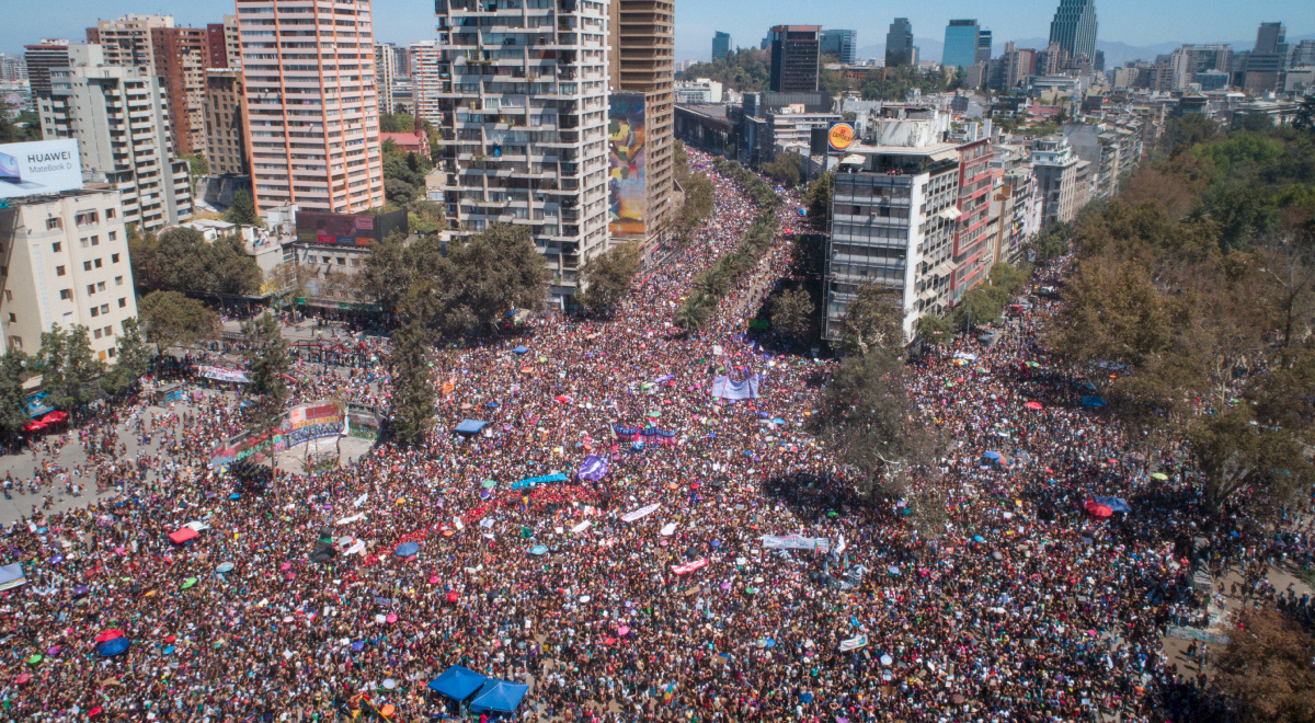  En el Día Internacional de la Mujer presentamos una nueva edición de este mapa de organizaciones que trabajan por la equidad de género y la erradicación de todo tipo de violencia hacia las mujeres en Chile. Desde la sociedad civil, estas iniciativas cumplen un rol clave impulsando cambios culturales, promoviendo derechos y visibilizando desigualdades que aún persisten.